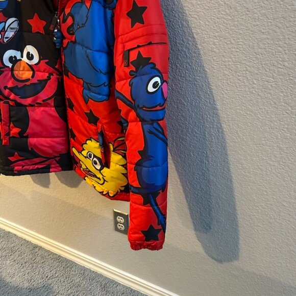 de Kryptic x Sesame Street Puffer Jacket XL NWOT - Sesame Workshop 2020 Big Bird - Picture 8 of 15
